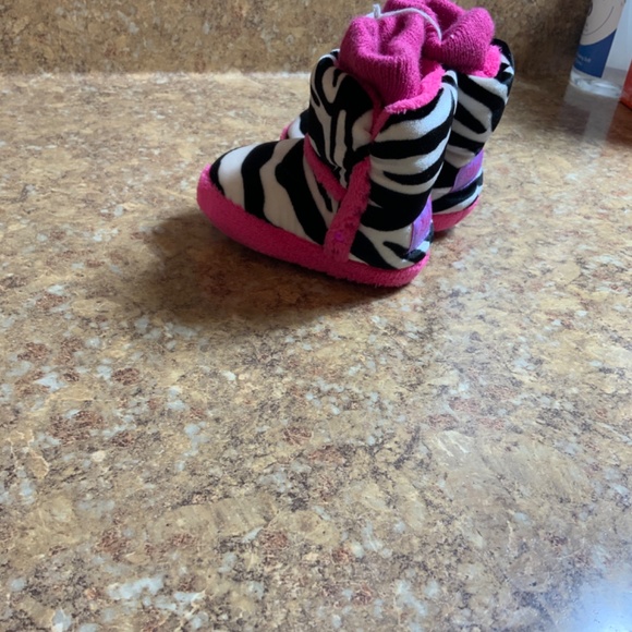 Blazin’ Roxy Toddler slippers boots shoes size 2 - Picture 7 of 7